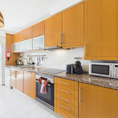 Spacious 3br W/ Balcony Near | By Airnest *