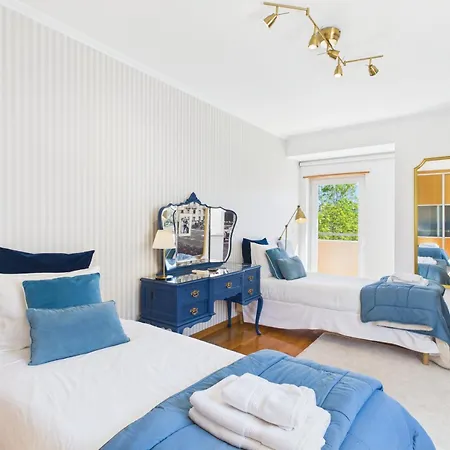 Spacious 3br W/ Balcony Near | By Airnest 公寓 *