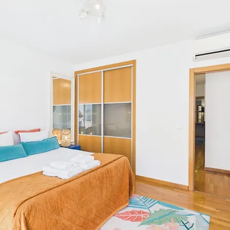 Spacious 3br W/ Balcony Near | By Airnest Appartamento Carcavelos (Lisbon)