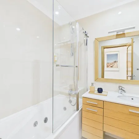 Spacious 3br W/ Balcony Near | By Airnest *