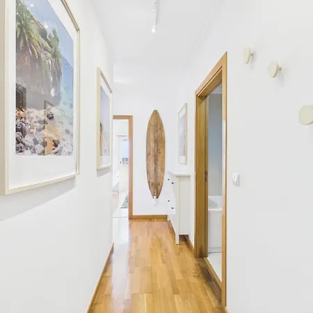 Spacious 3br W/ Balcony Near | By Airnest 卡尔卡维洛斯