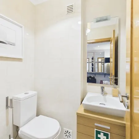 Spacious 3br W/ Balcony Near | By Airnest