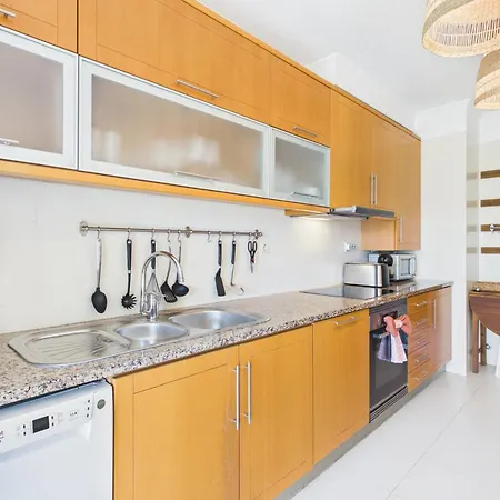 公寓 Spacious 3br W/ Balcony Near | By Airnest 卡尔卡维洛斯