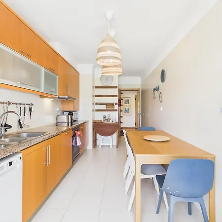 Spacious 3br W/ Balcony Near | By Airnest Carcavelos (Lisbon)