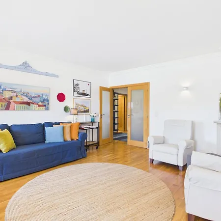 Spacious 3br W/ Balcony Near | By Airnest 公寓 *