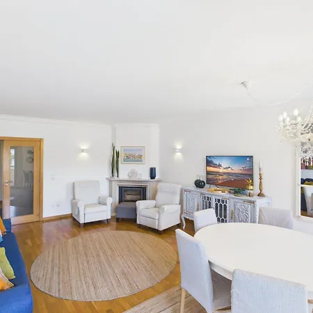 公寓 Spacious 3br W/ Balcony Near | By Airnest 卡尔卡维洛斯